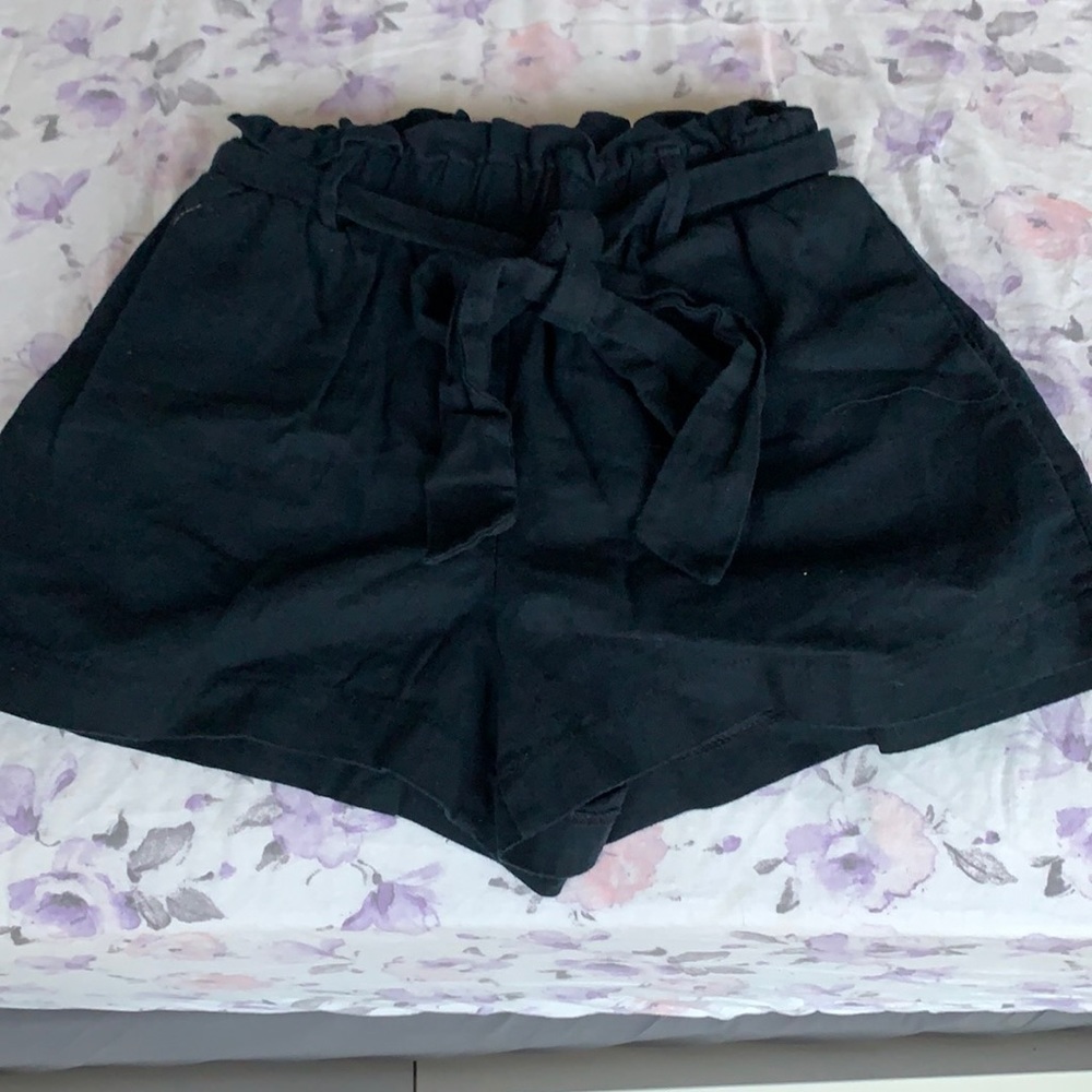 Tied dark blue mini shorts